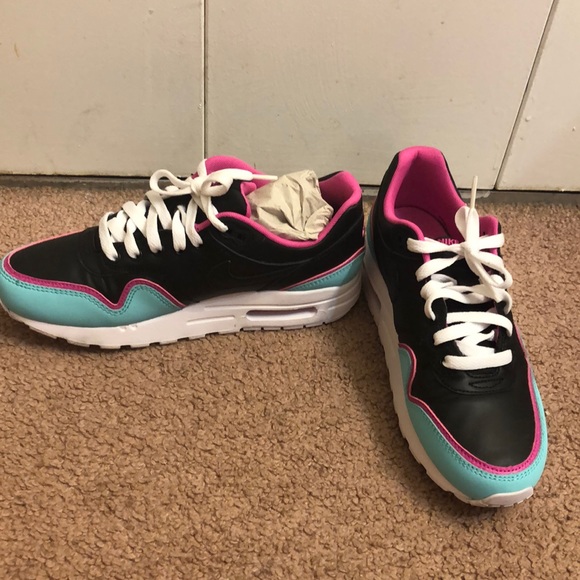 Nike Max - Picture 3 of 5